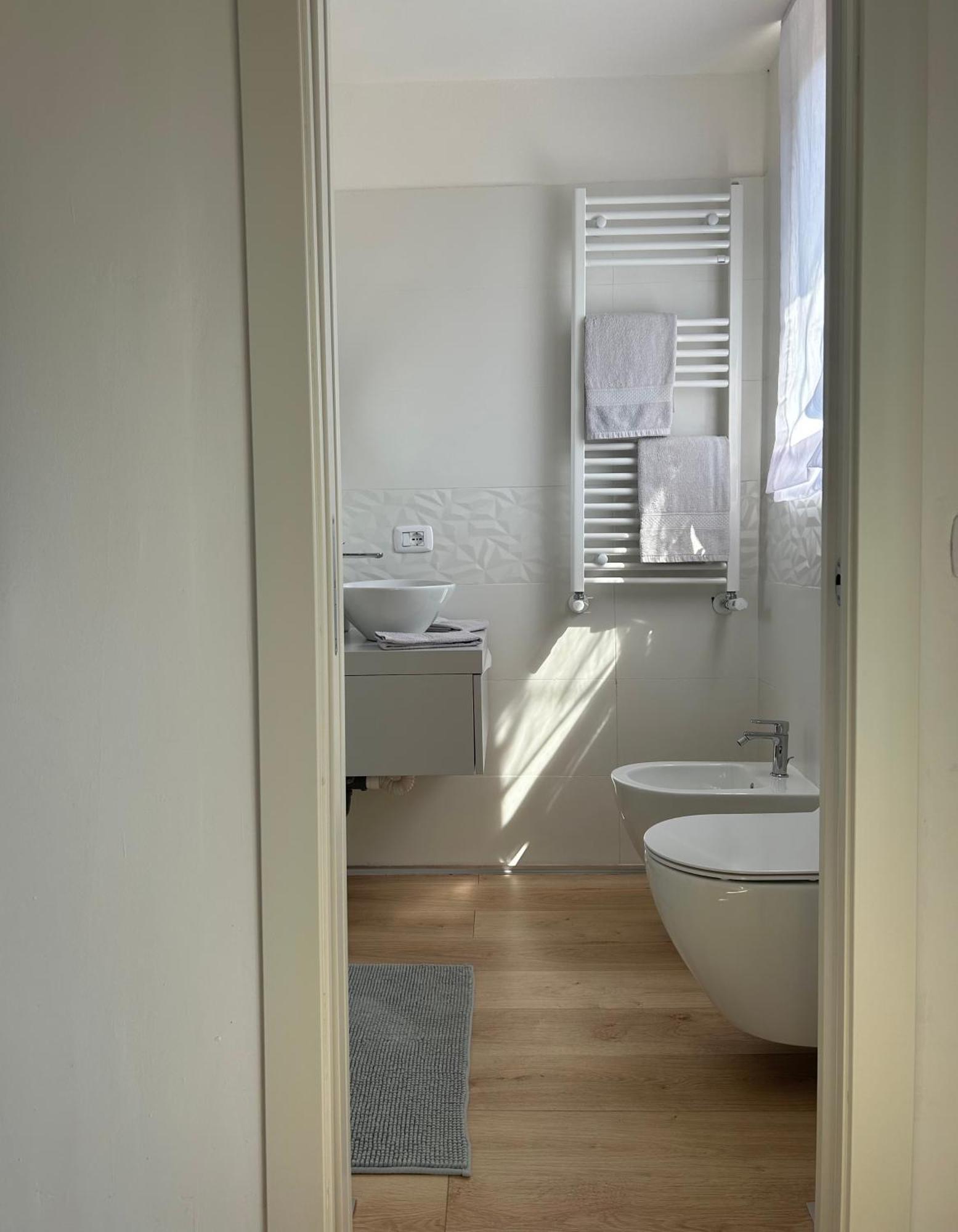 V&C Home Rental Specialist Appartamenti Fronte Lago Maggiore Germignaga Eksteriør billede